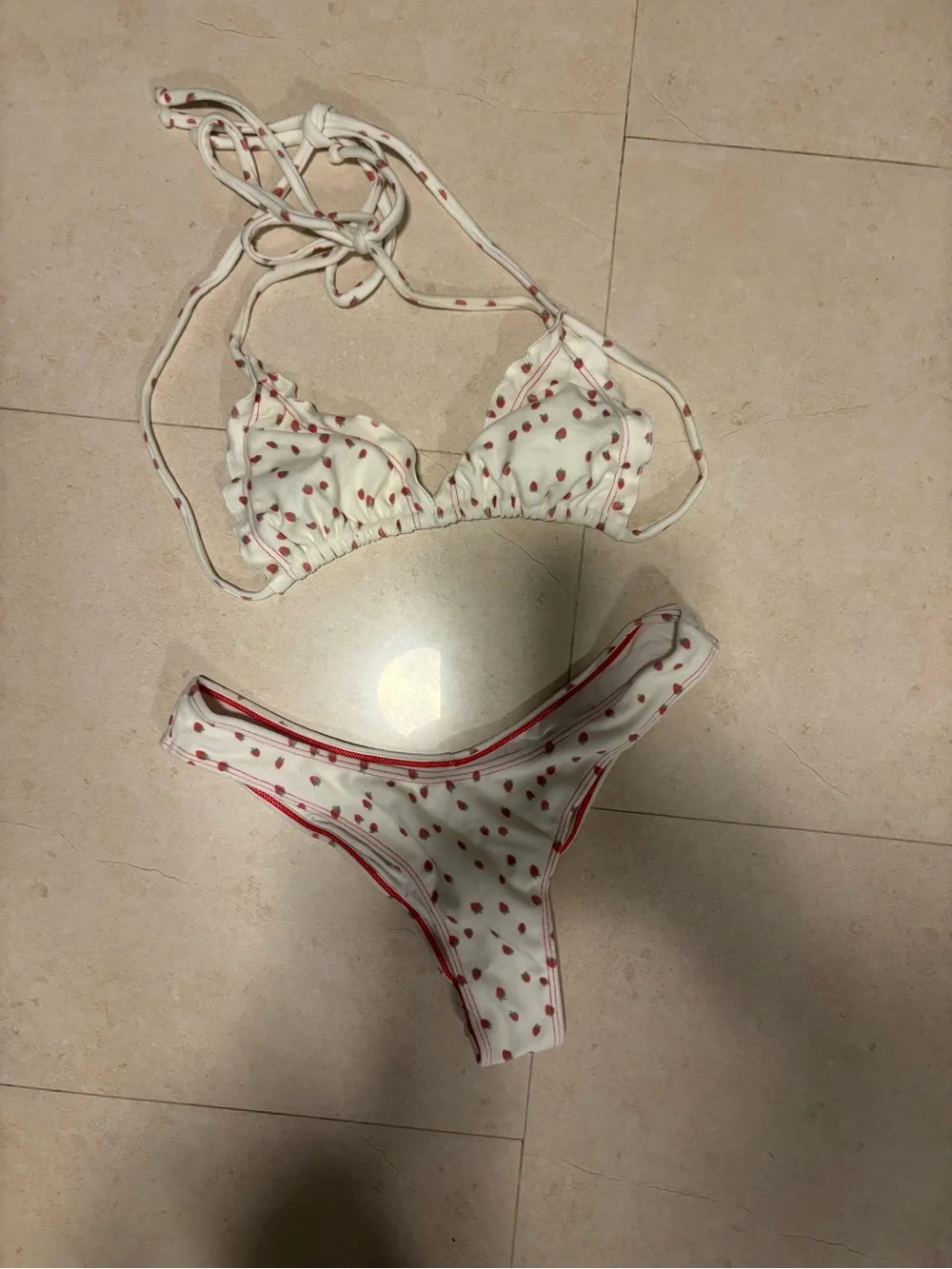 Frankies bikini- strawberry print bikini